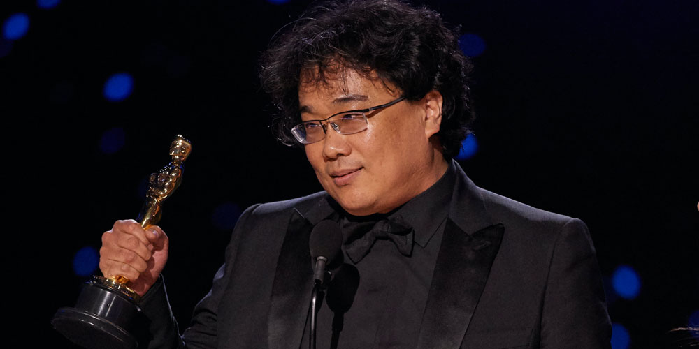 Bong Joon-ho riceve il premio Oscar per Parasite