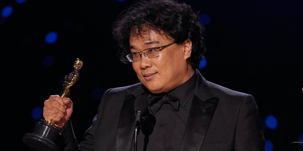Bong Joon-ho riceve il premio Oscar per Parasite