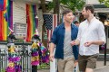 bros commedia sentimentale gay film romantico lgbt judd apatow