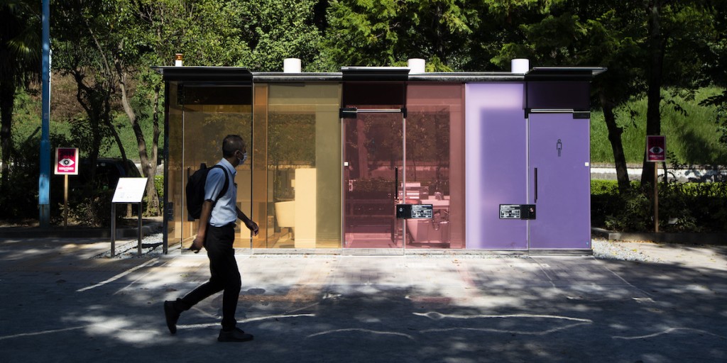 Uno dei bagni nati dal progetto di riqualifica delle toilette pubbliche dell'area di Shibuya a Tokyo